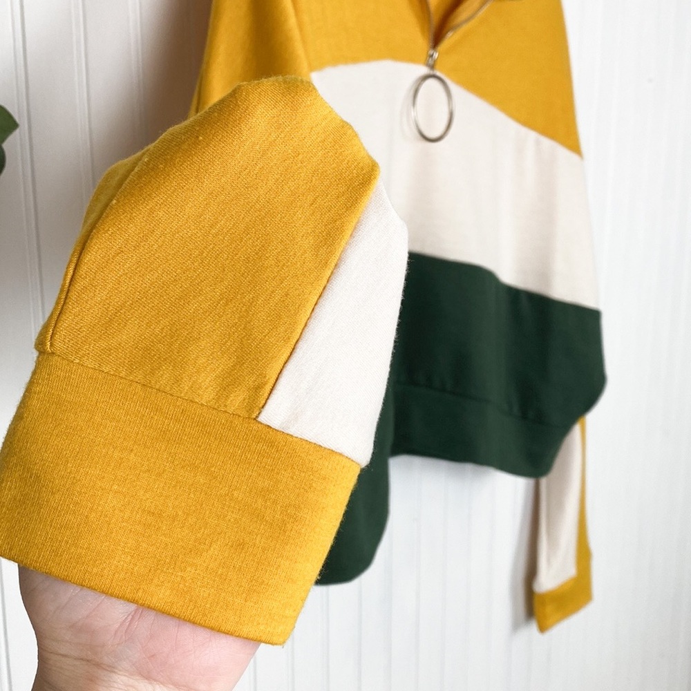 IVOIRE Colorblock Cropped Pull Over - Picture 3 of 8